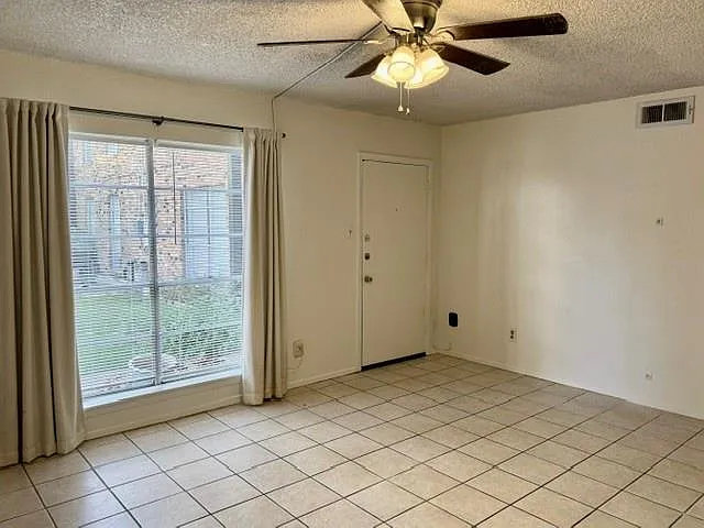 1 bed, 1.0 bath, 672 sqft, $1,200 — Photo 4