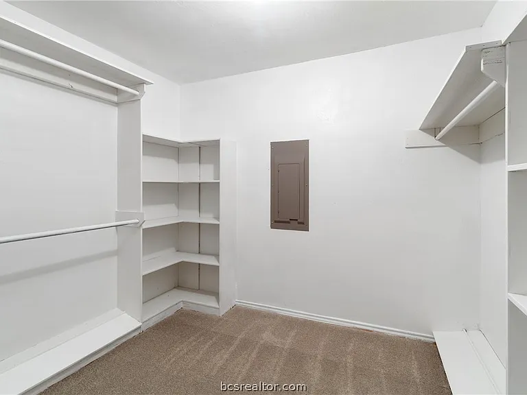 1105 Holleman Dr — Photo 16