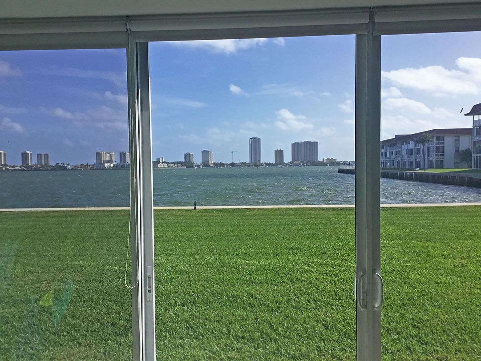 2nd image of 2936 Lake Shore Dr APT 103