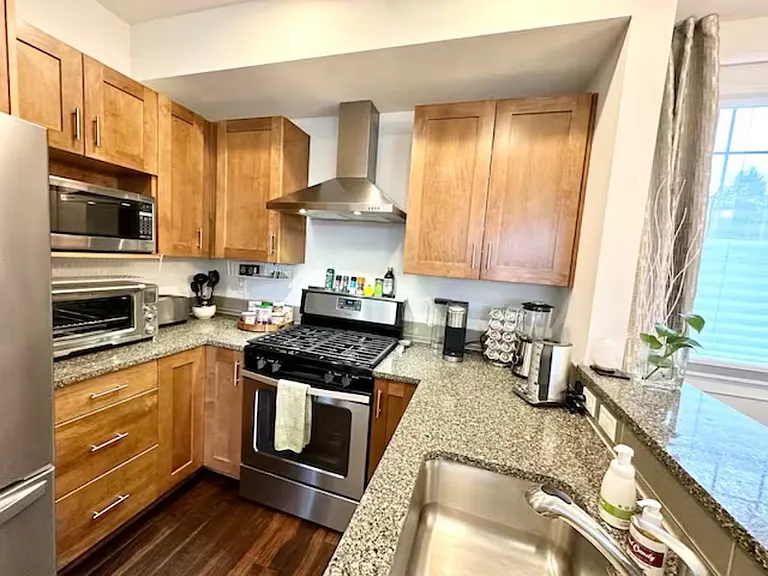 Gourmet kitchen with gas stove & granite countertops
