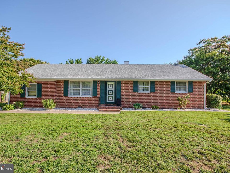 1st image of 119 Hall Dr