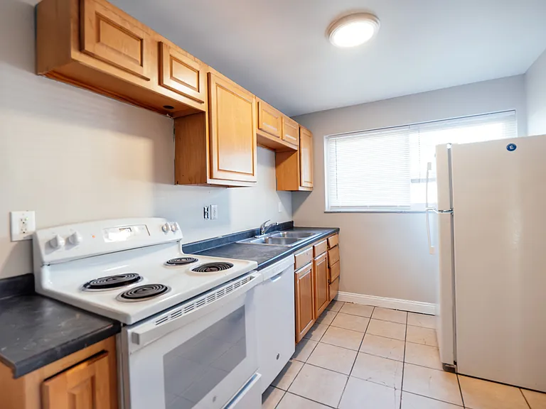 1634 Crest Hill Ave #2 — Photo 3