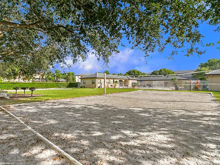 2040 Greenview Shores Blvd #203 — Photo 12