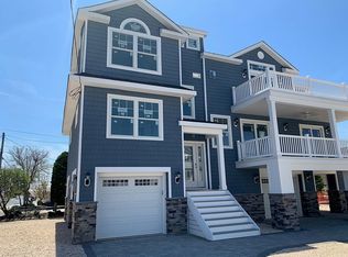 304 N 10th St, Surf City, NJ 08008