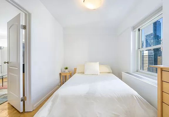 5th image of 159 W 53rd St APT 33G