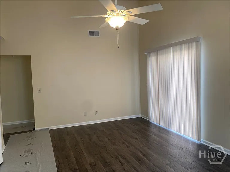 222 Forest Ridge Dr — Photo 2
