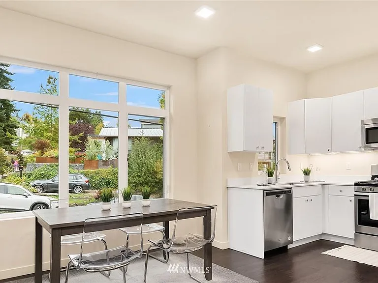 672 W Emerson St — Photo 13
