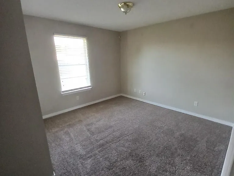 537 Batten Blvd — Photo 10