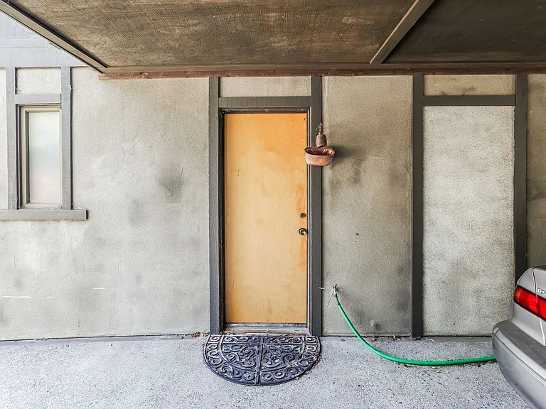 1021 Keith Ave — Photo 2