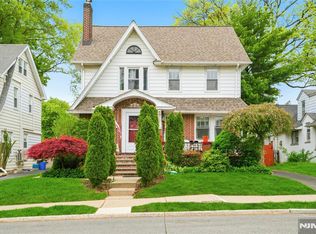 351 Griggs Ave, Teaneck, NJ 07666