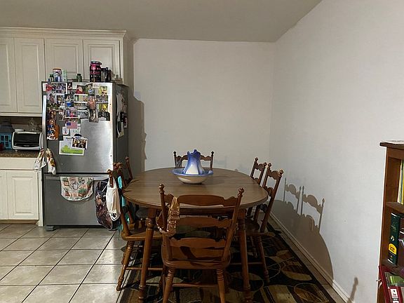 3rd image of 216 E Circle Dr