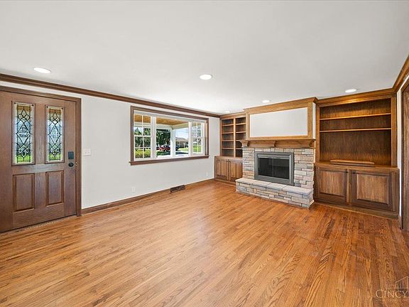 4th image of 710 Wilfert Dr