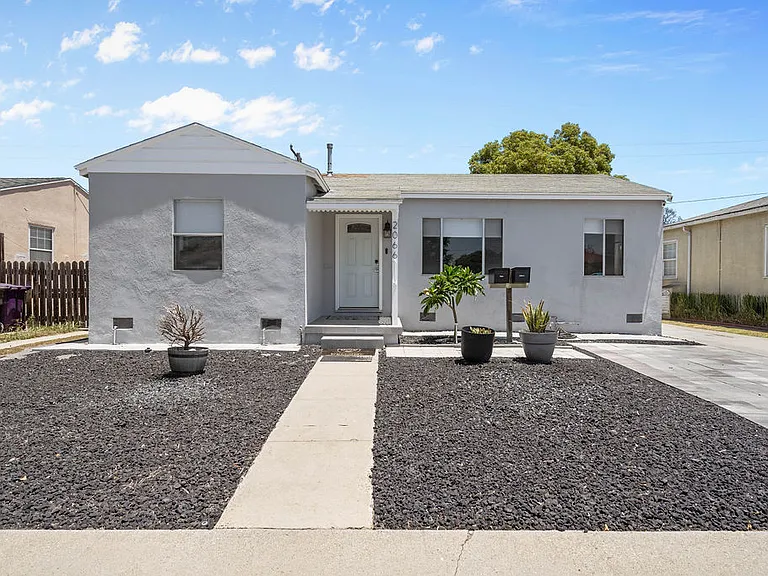2066 Baltic Ave — Photo 15