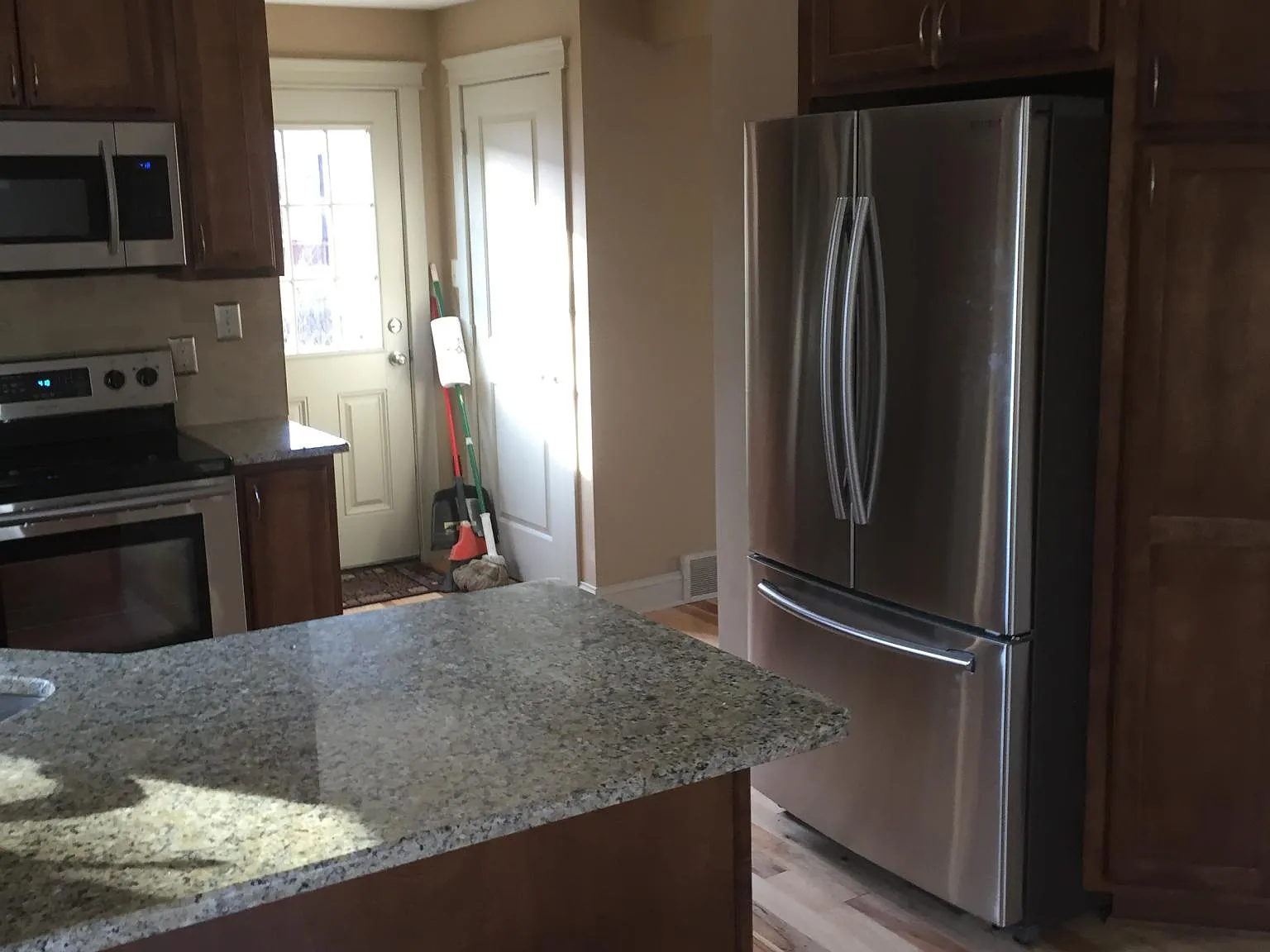 835 Mohawk St — Photo 2