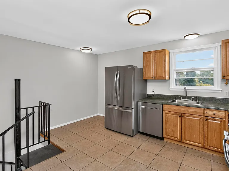 261 Eisenhower Dr — Photo 6