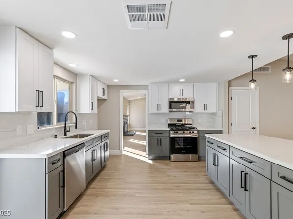 1943 Hallwood Dr, Las Vegas, NV 89119