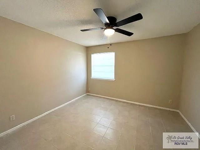 902 Travis St — Photo 8