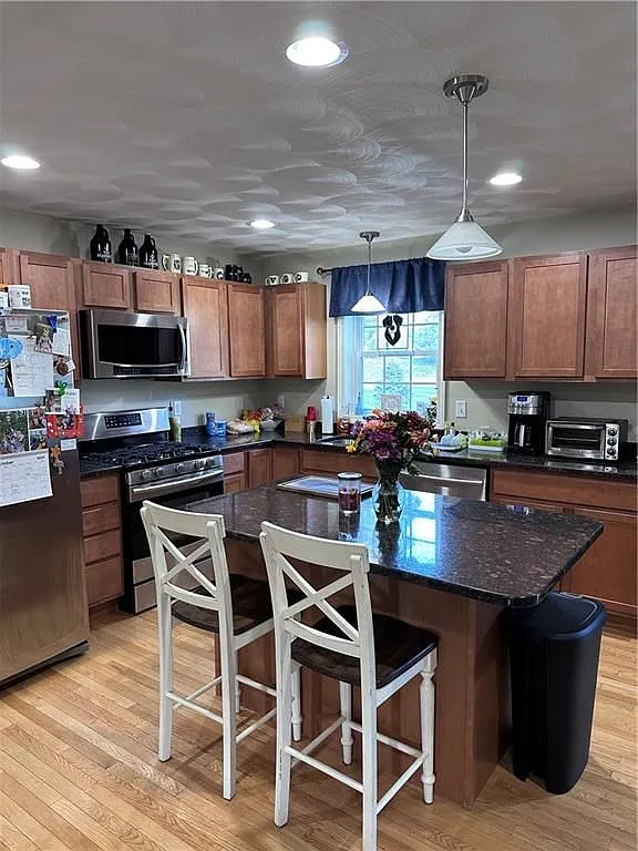 3 bed, 2.0 bath, 1472 sqft, $3,700 — Photo 4