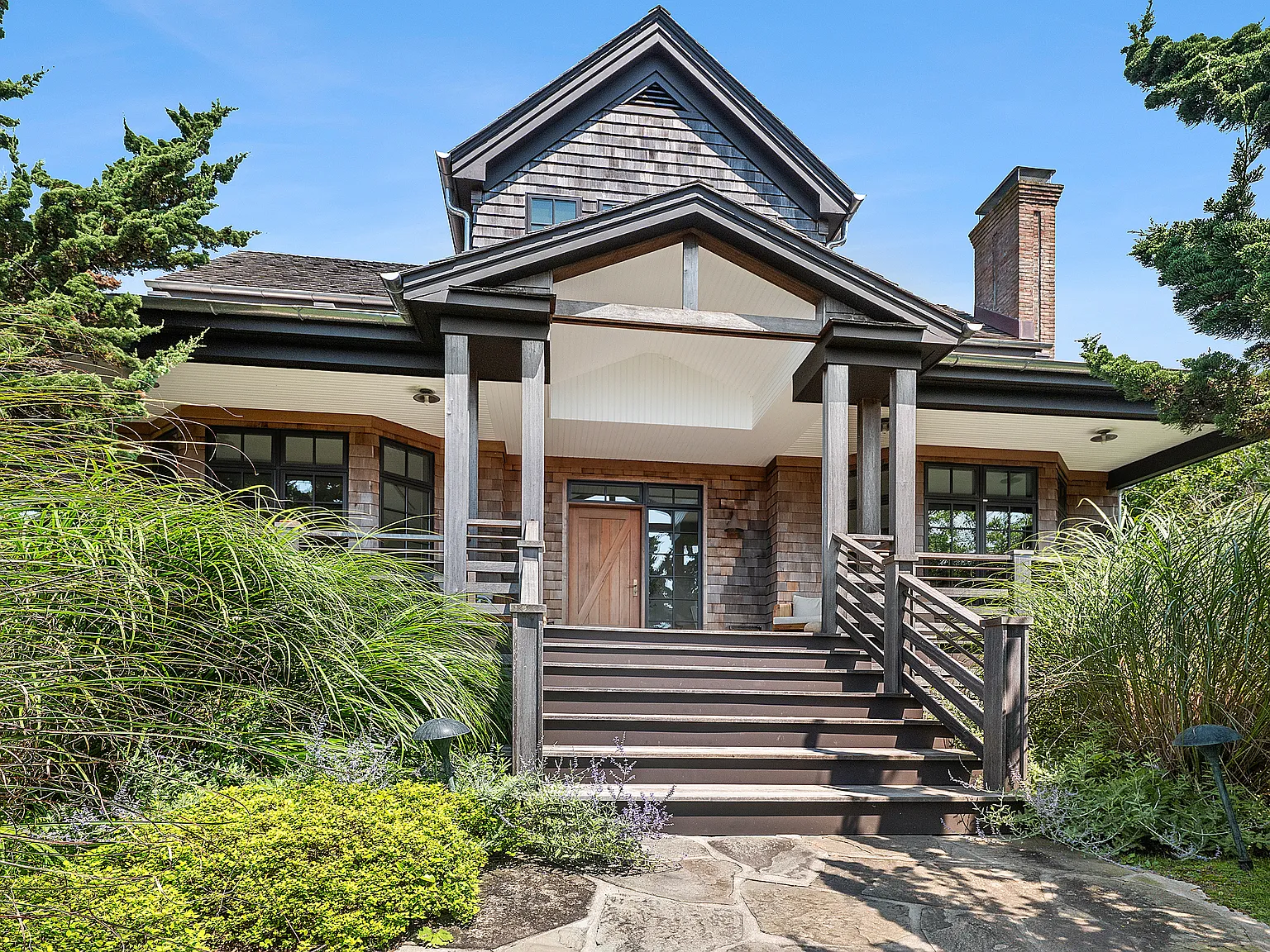 Stunning Montauk Escape with Ocean Views — Photo 2