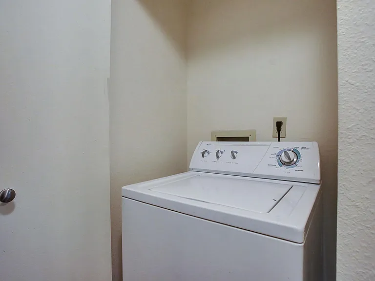 Highland Hills Apartments — Photo 7
