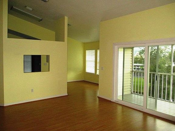 3rd image of 1810 Waterford Dr APT 5