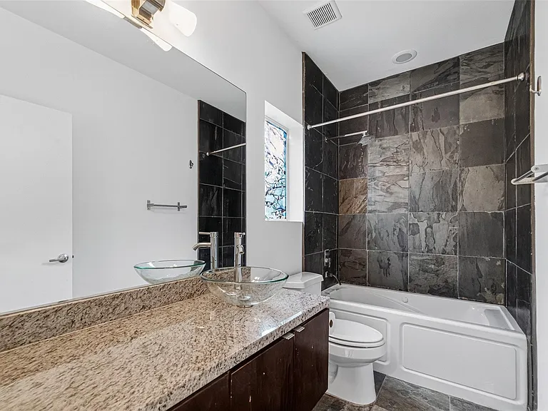 1409 Laird St #B — Photo 18
