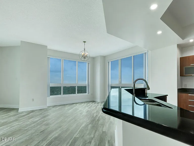 241 Riverside Dr #2509 — Photo 7