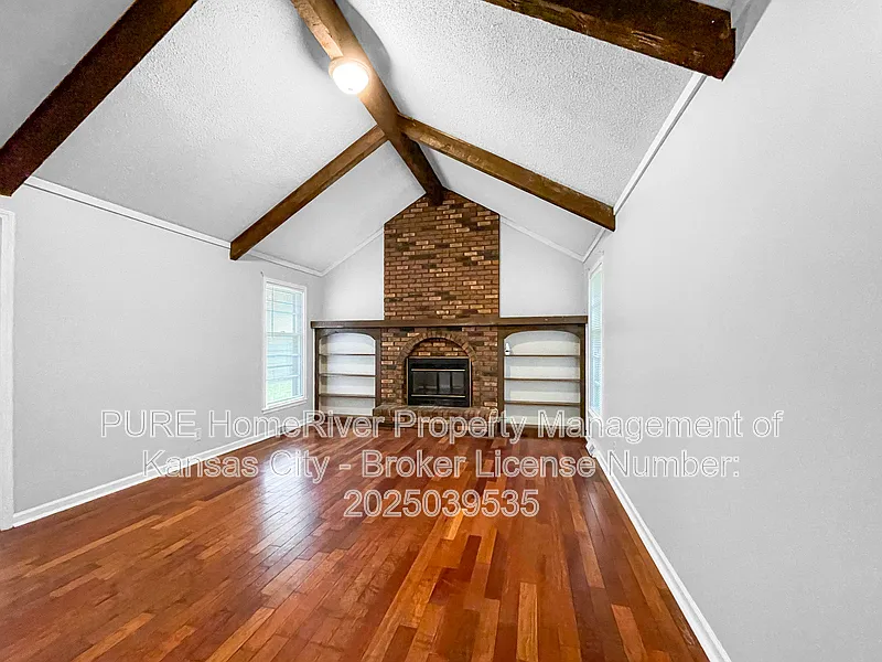 3 bed, 2.0 bath, 2354 sqft, $2,075 — Photo 2