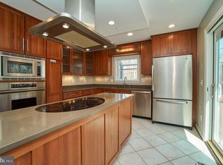 8588 Coral Gables Ln, Vienna, VA 22182