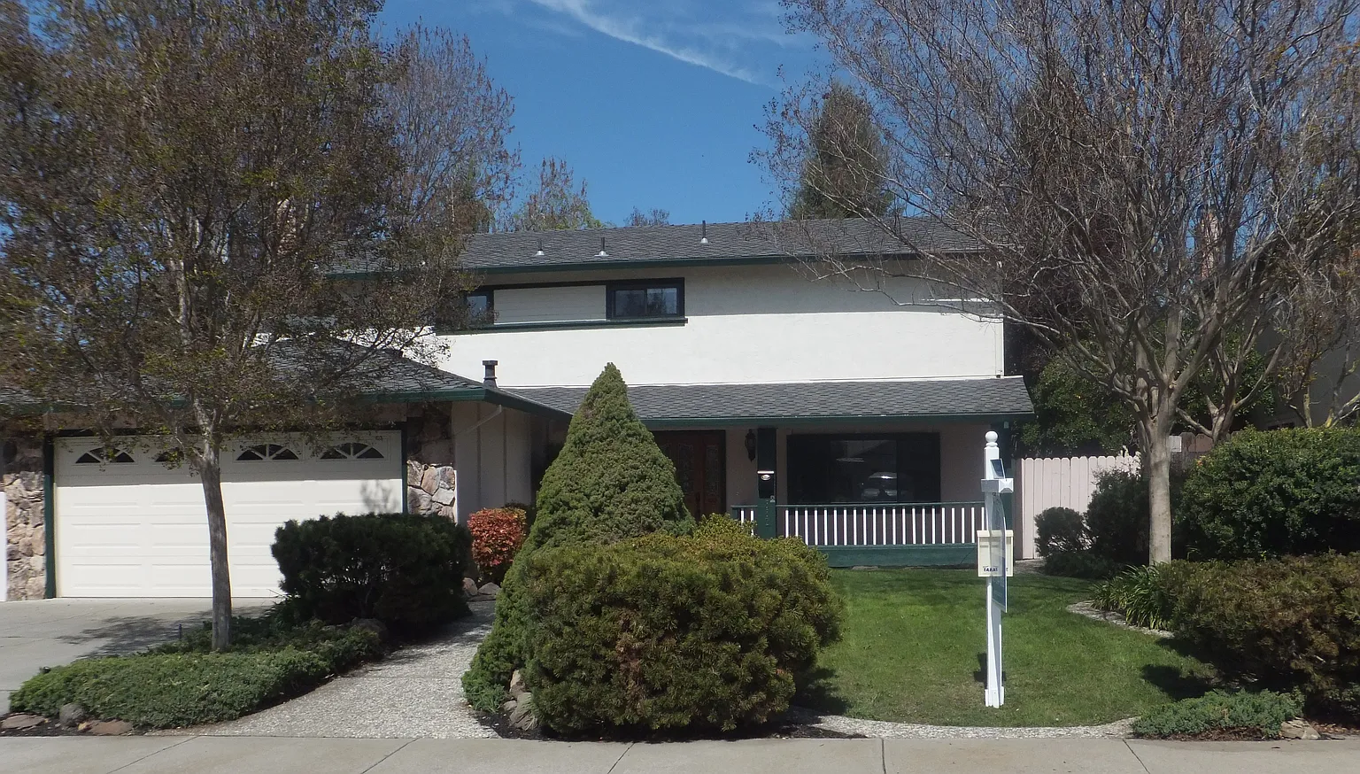 882 Hazel St photo 1