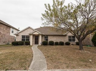 323 Valley Ridge Dr, Red Oak, TX 75154