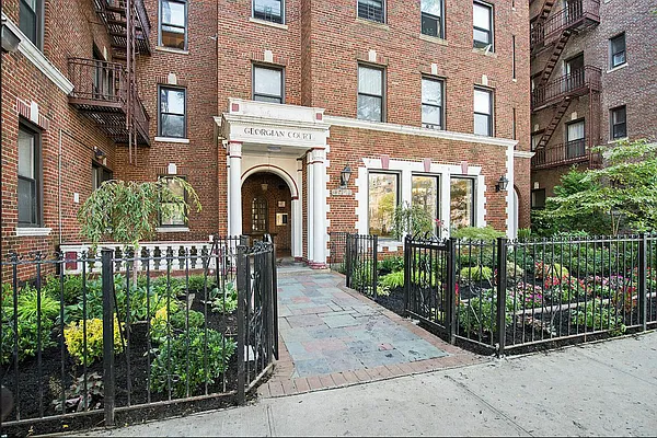 Rented by E Realty International Corp | media 16