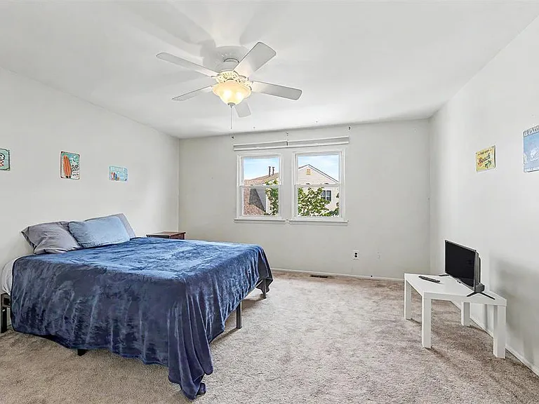 423 Berkshire Dr — Photo 3