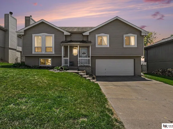 8417 Wyoming St, Omaha, NE 68122