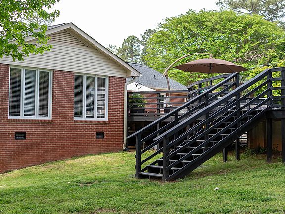 5th image of 110 Crestview Dr