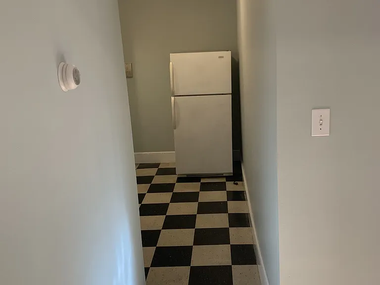 96 Strathmore Rd #1B — Photo 10
