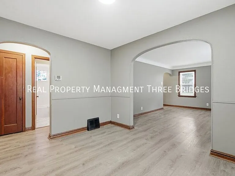 249 S Hartnett Ave — Photo 4