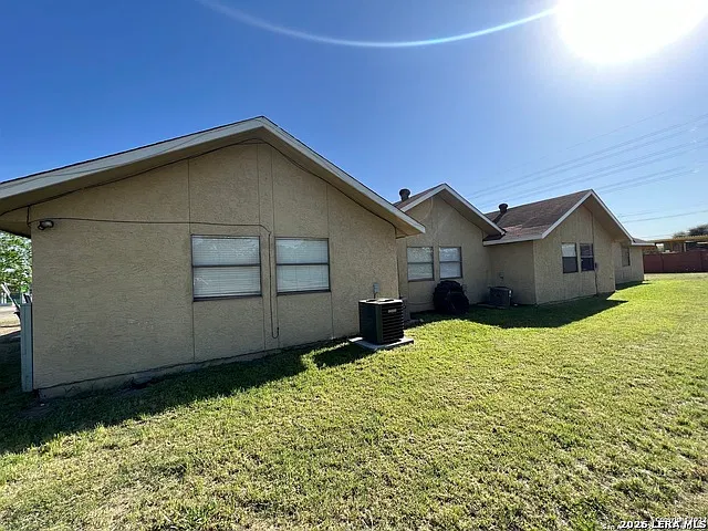 3 bed, 2.5 bath, 4401 sqft, $1,350 — Photo 4