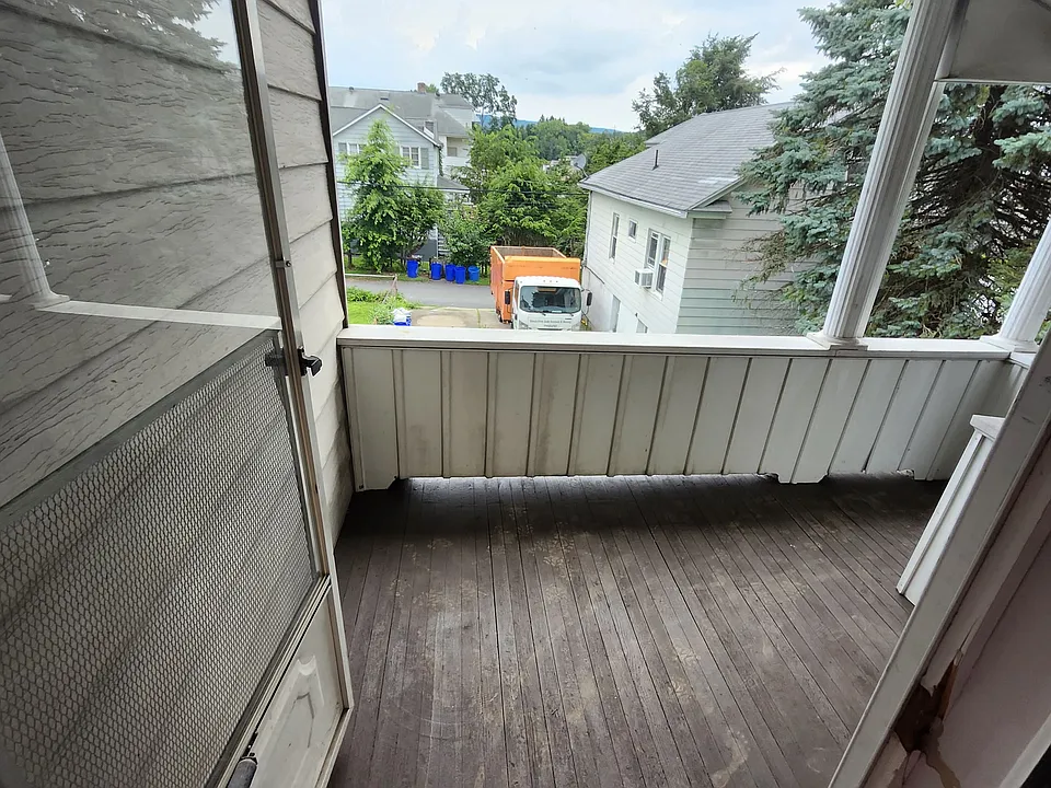 306 Front St #1