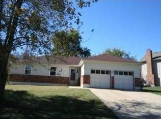 12188 S Fox Ridge Dr, Olathe, KS 66062