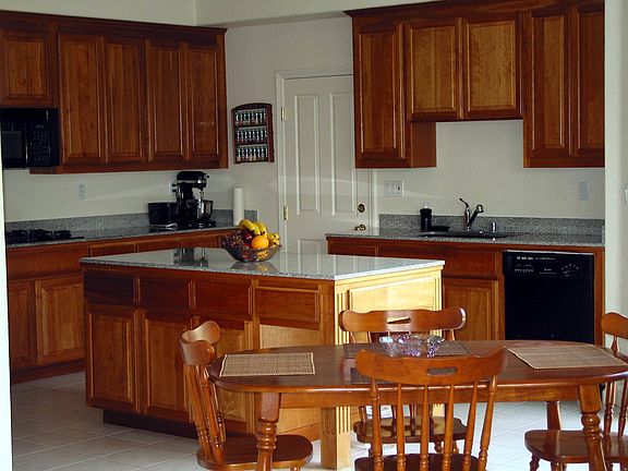 5th image of 527 Hawk Dr