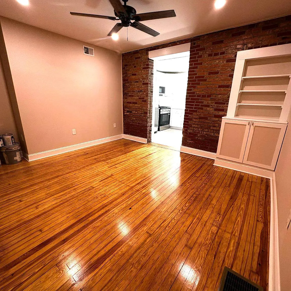 2 bed, 1.0 bath, 810 sqft, $1,700 — Photo 4