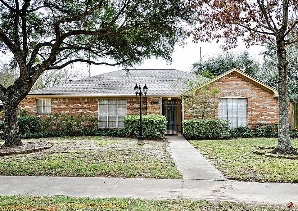 1st image of 21443 Highland Knolls Dr