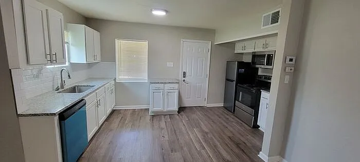 4449 N Jackson Ave — Photo 11