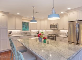 16 Theresa Ln, Port Jefferson, NY 11777