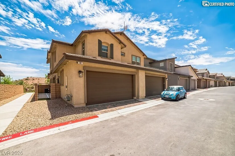 3 bed, 2.5 bath, 1515 sqft, $2,400 — Photo 2