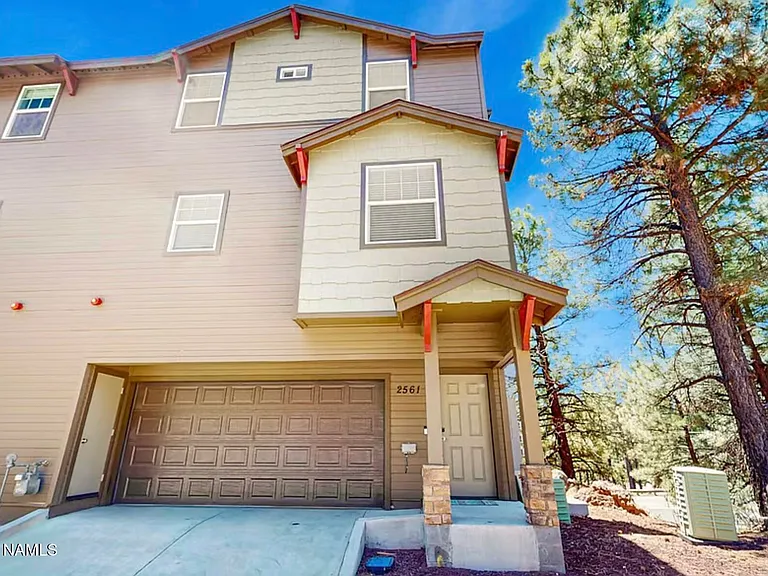2561 W Cripple Creek Dr — Photo 2