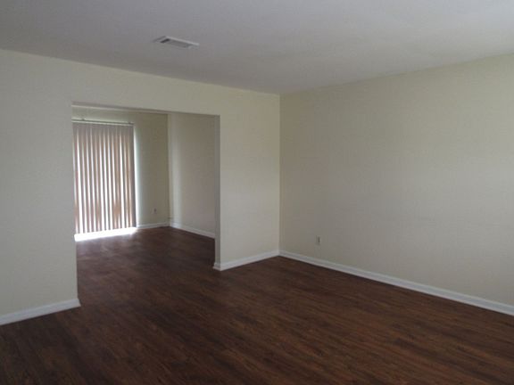 4th image of 2117 Packwood Dr