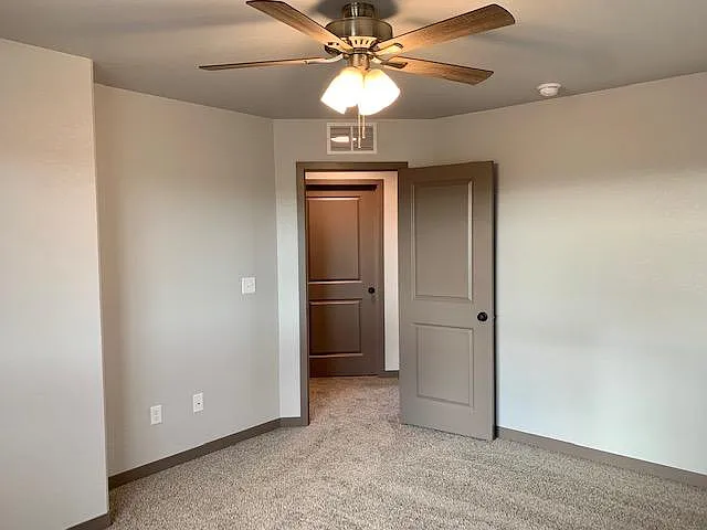 452 Constitution Blvd — Photo 14