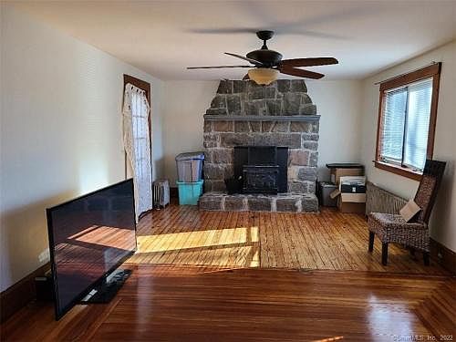 2nd image of 5 Reynolds Ln